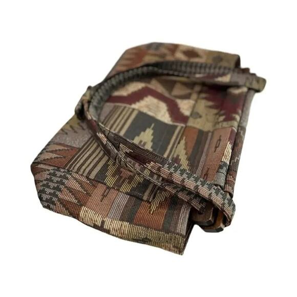 Vintage Aztec Bohemian Tapestry Knit Handbag with Wooden Closure - Picture 9 of 16